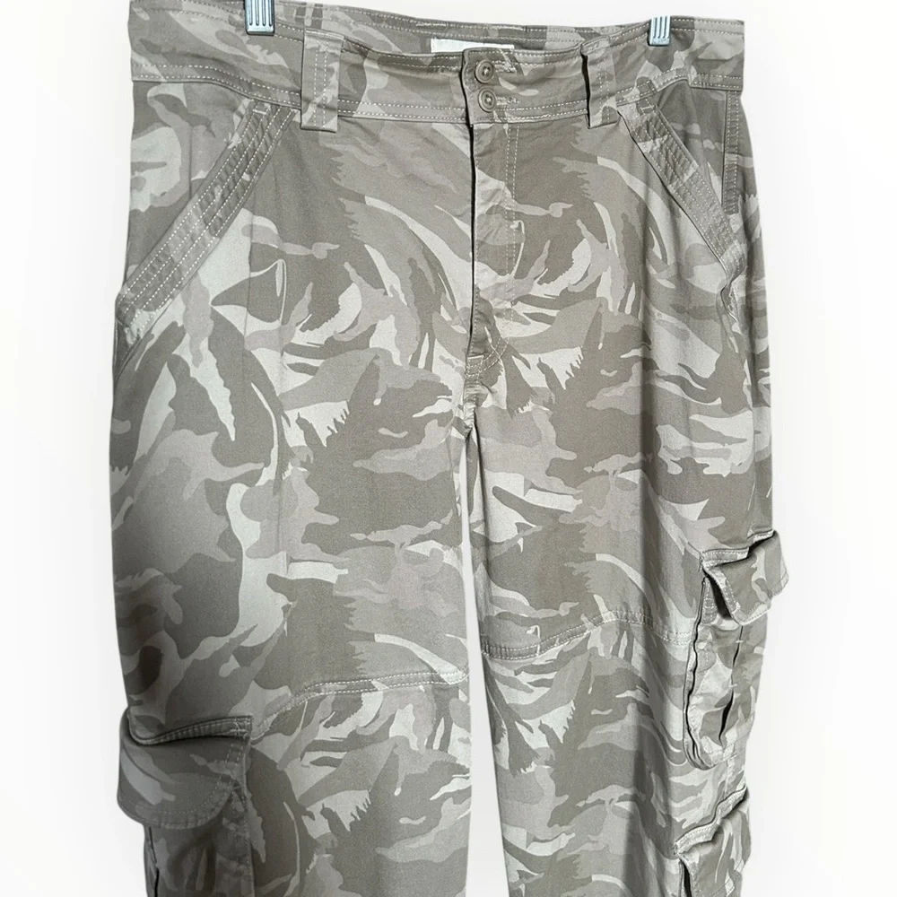 Abercrombie & Fitch Curve Love Women’s Camo Cargo Carpenter Pants Size 31 / 12R - Picture 3 of 10